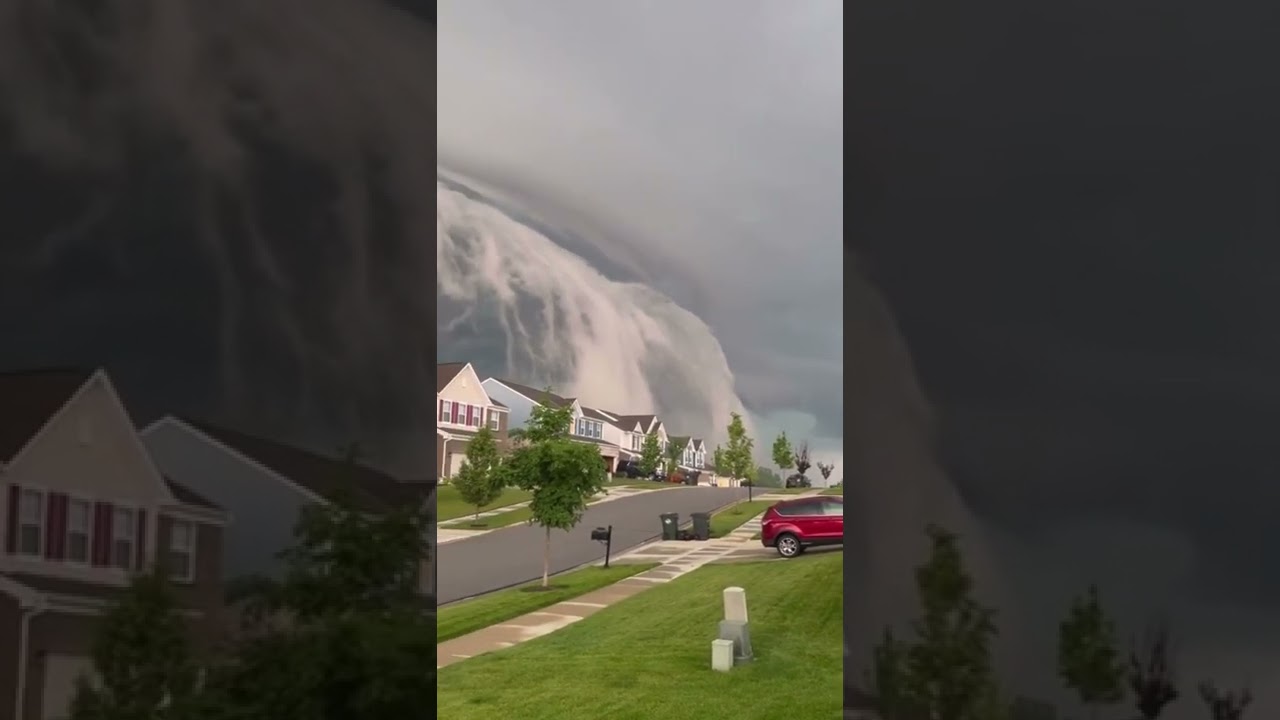 This is a roll cloud, often near the leading edge or gust fronts of thunderstorms 🤯