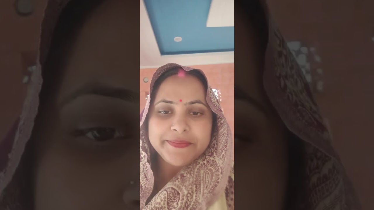 मेरा मिनी bolok। ja रही थी माता जी ko भोग लगाने