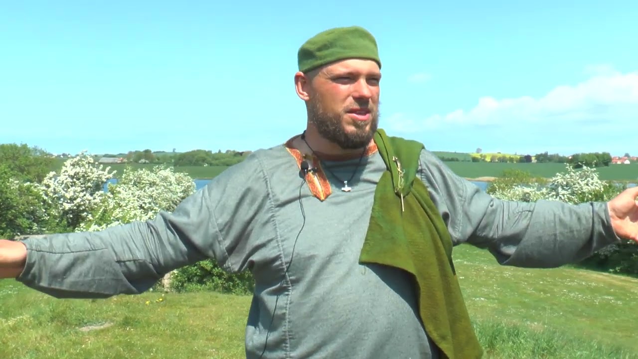 Sydfyn Nu Ladby Vikingemuseum - P&aring; gravh&oslash;jen