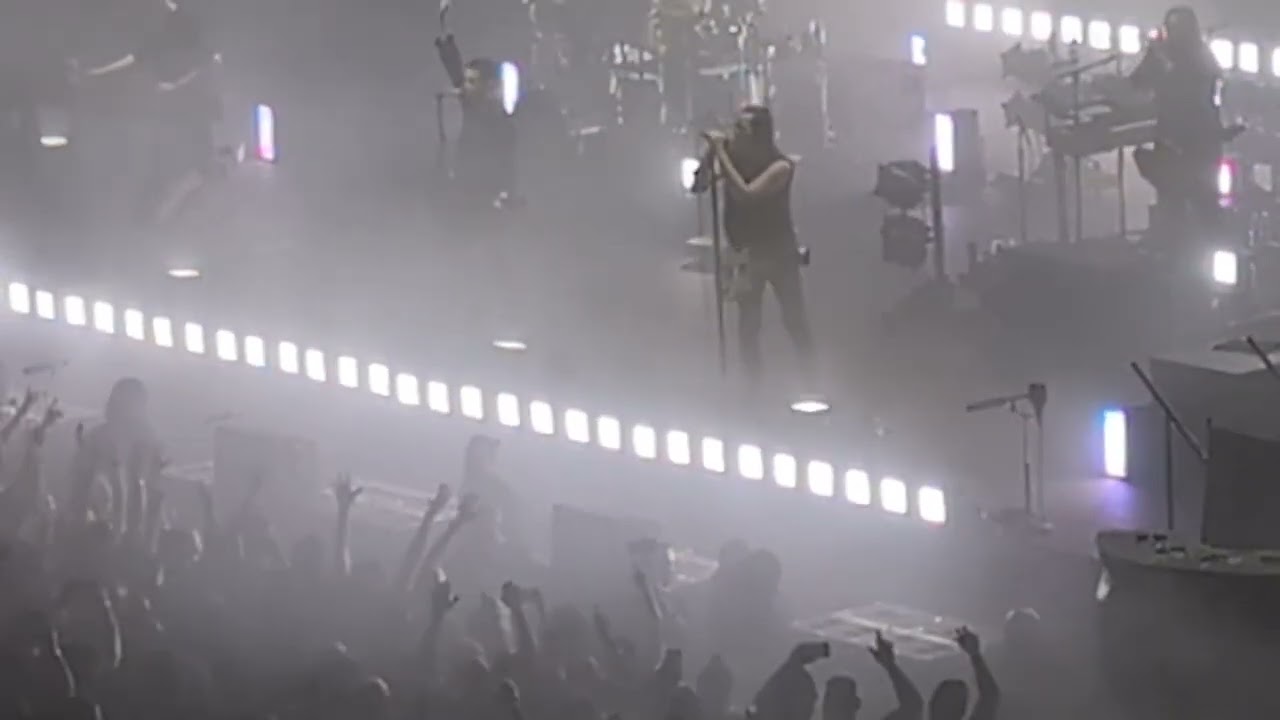 Nine Inch Nails - Head Like a Hole (Live at Xfinity Mobile Arena, Philadelphia, PA 8/27/25)