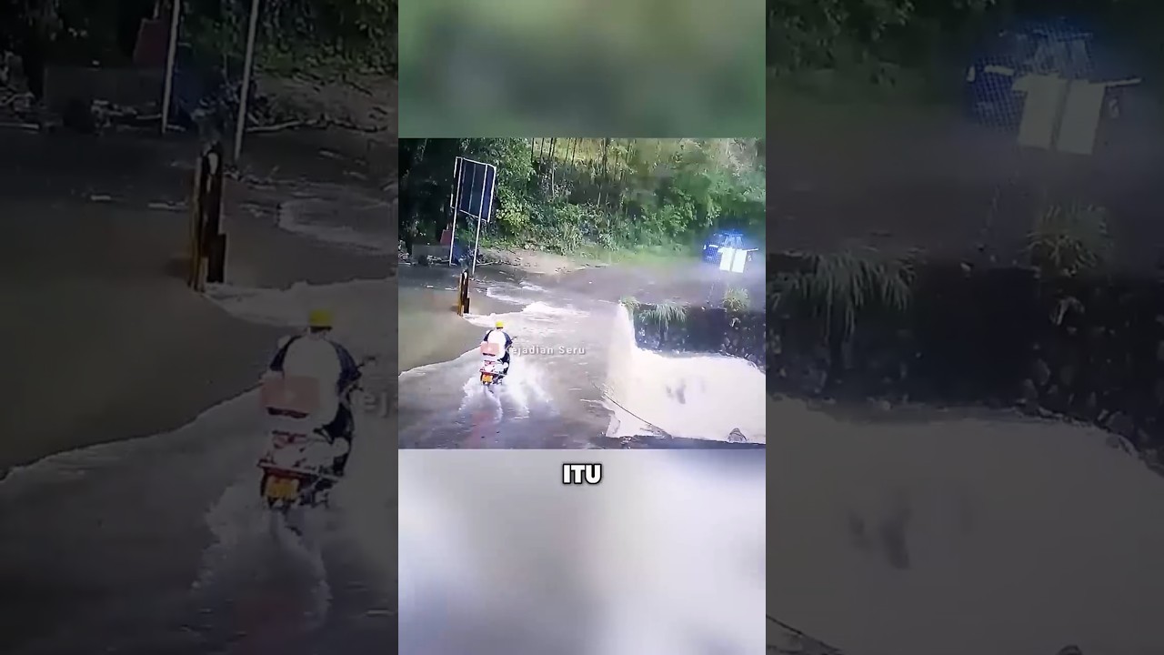 Dia nekat lewat sungai meluap