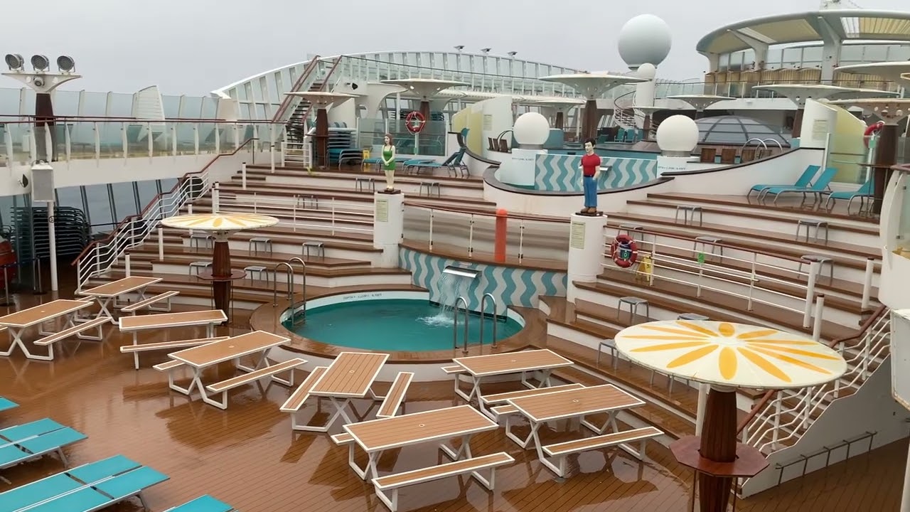 AIDAbella 2024 - Pooldeck & Aussenbereiche. Kreuzfahrt Kiel nach LaRomana in der Karibik