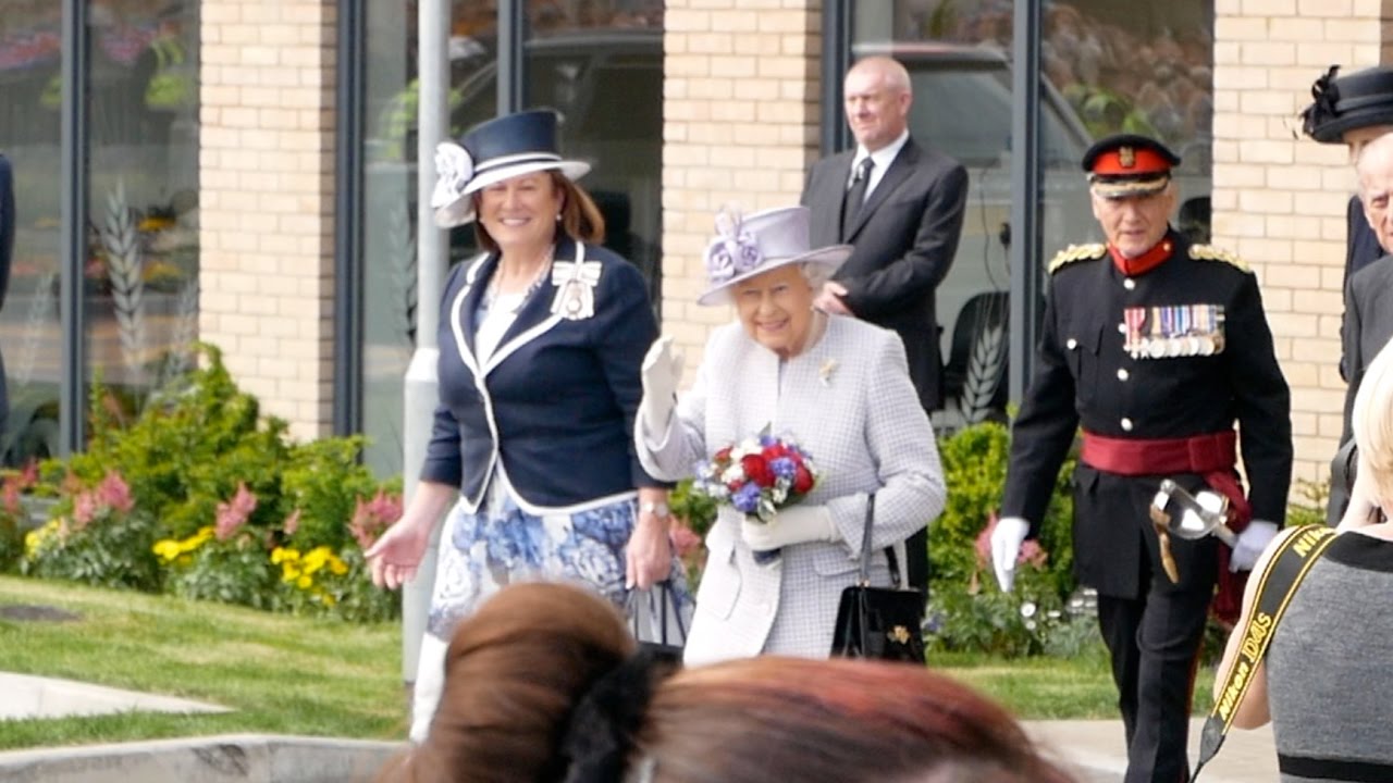 Queen Elizabeth And Prince Philip visit Dunstable!