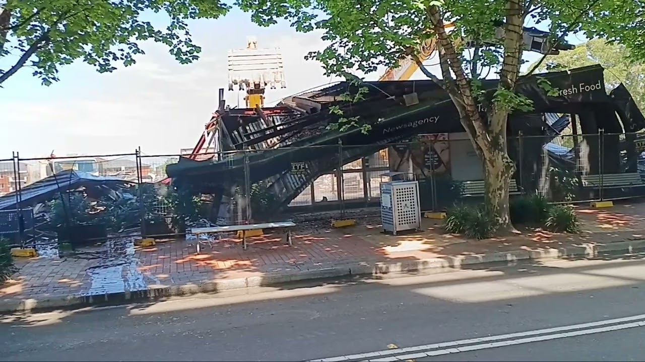 LAT Vid 214 Eastlakes shopping centre final demolition 