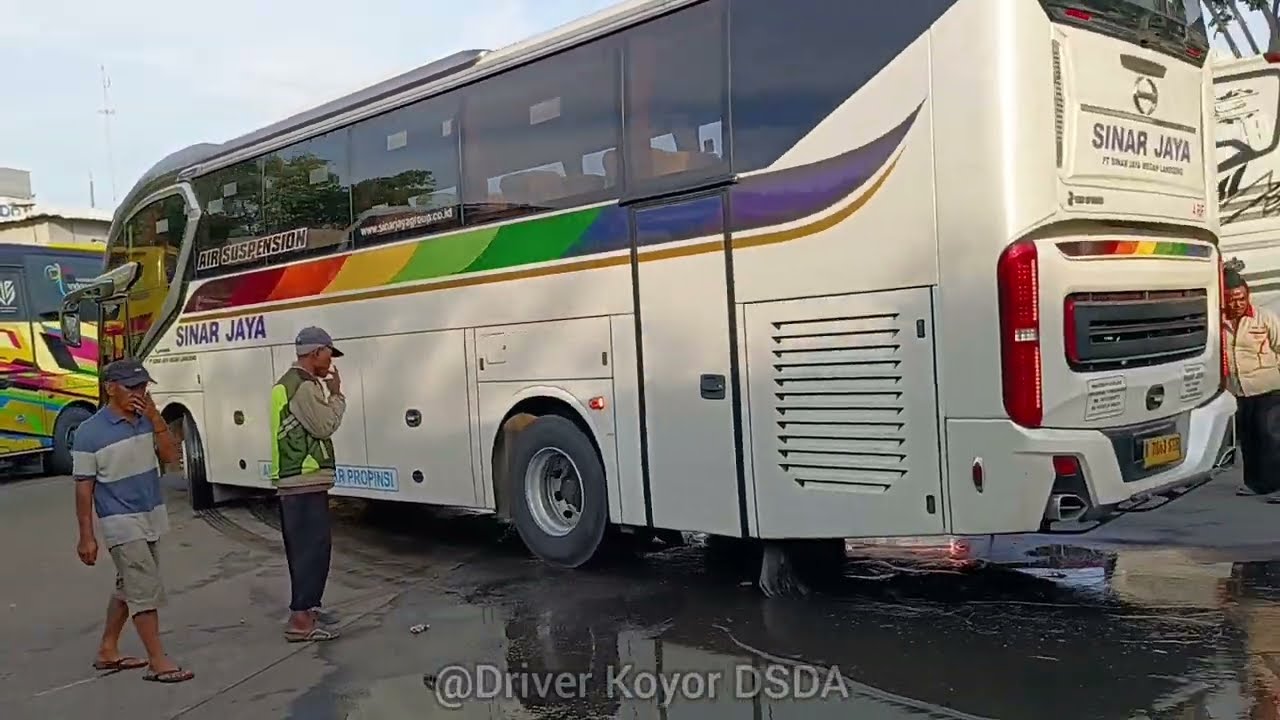 Bus Sinar Jaya Tanjung Priok !! Lintas Jawa