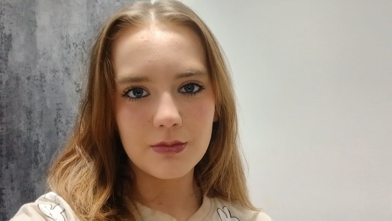 Come and get ready with me for college 