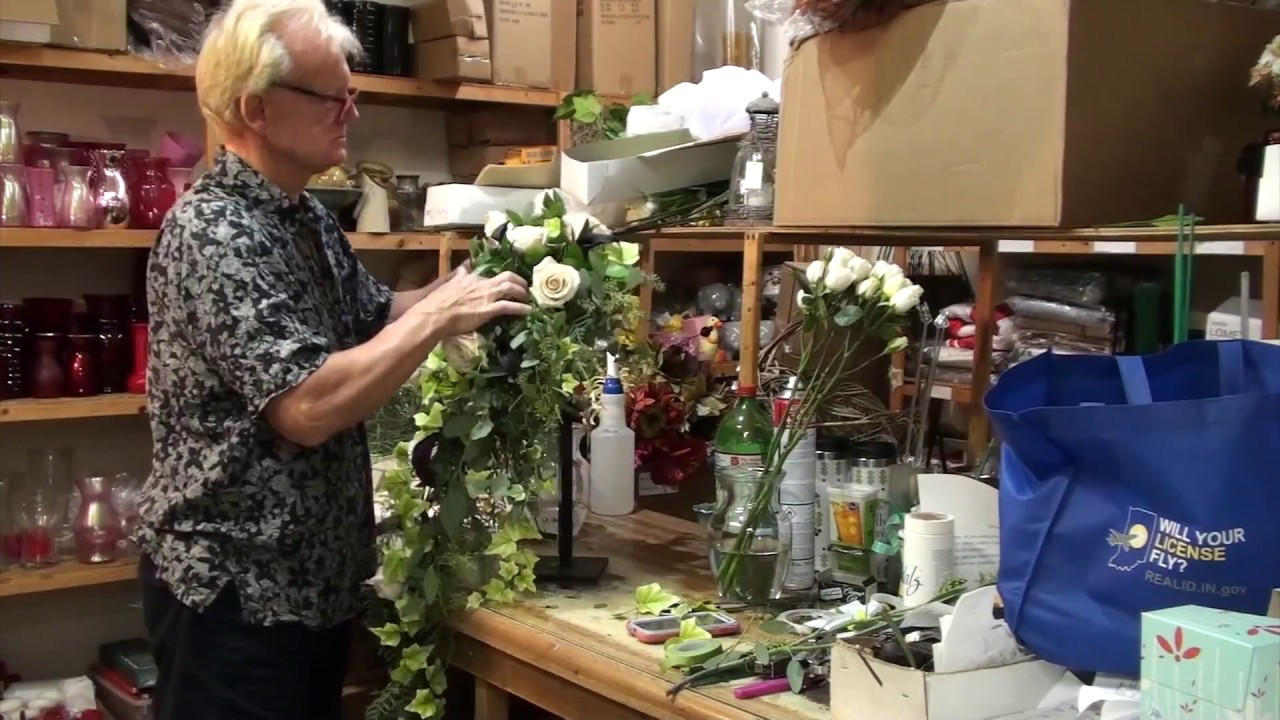 Designing a Cascading Bridal Bouquet with Callas & Roses 2018