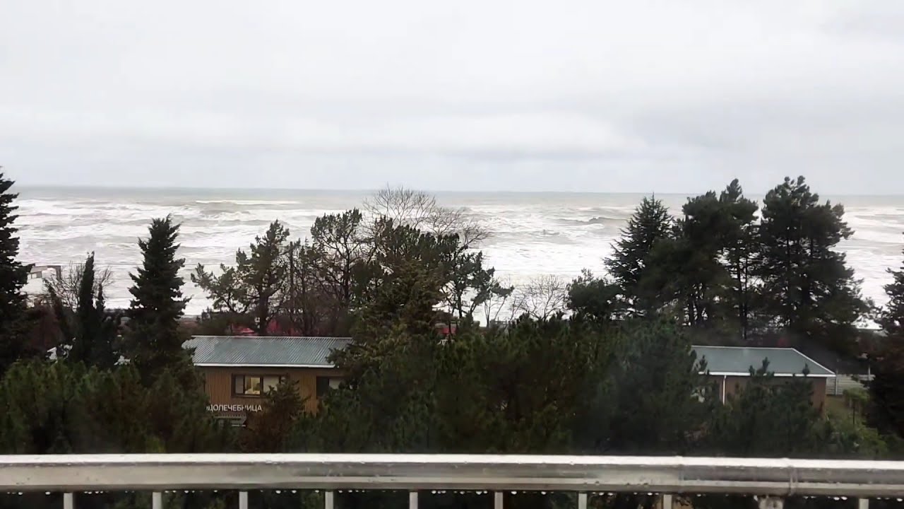 ВЛОГ. СИЛЬНЫЙ ШТОРМ В СОЧИ. 