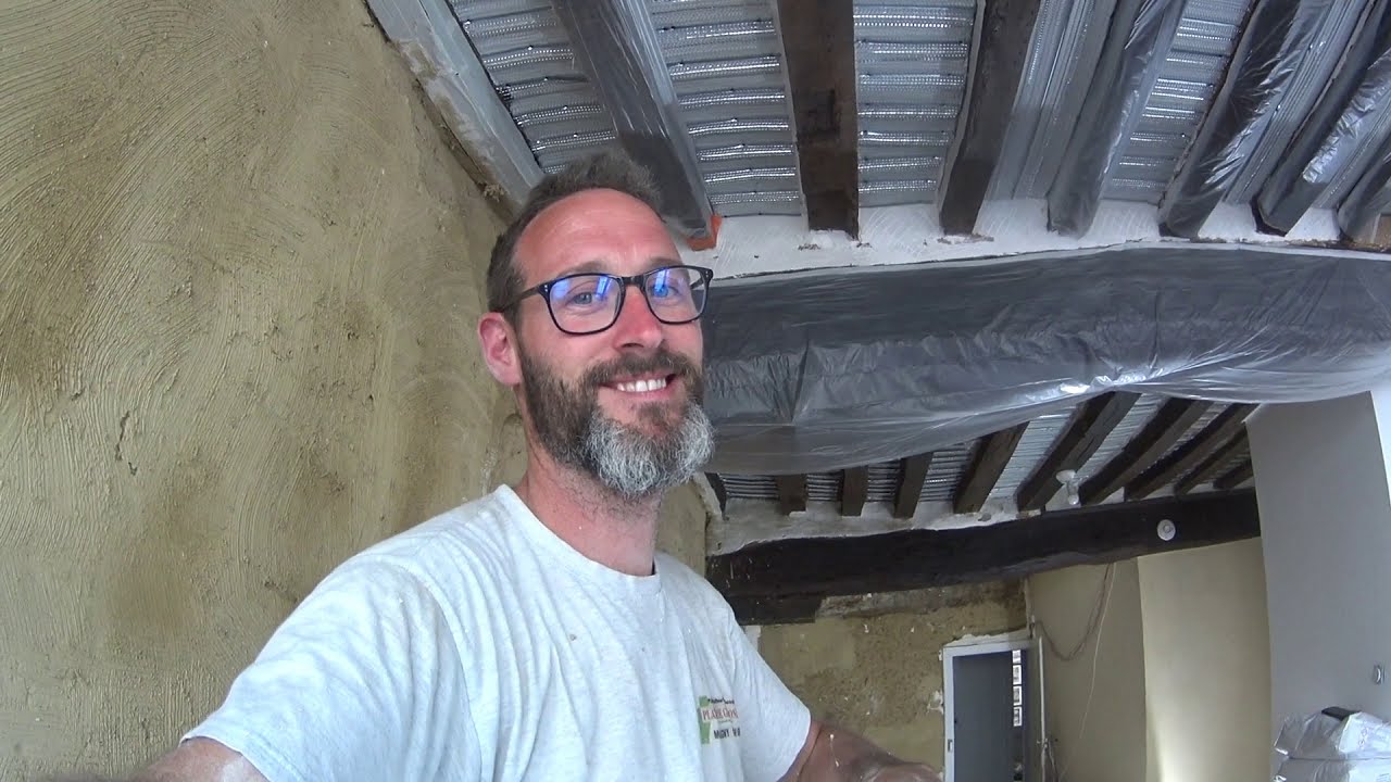 Enduit plâtre et chaux sur des murs en terre