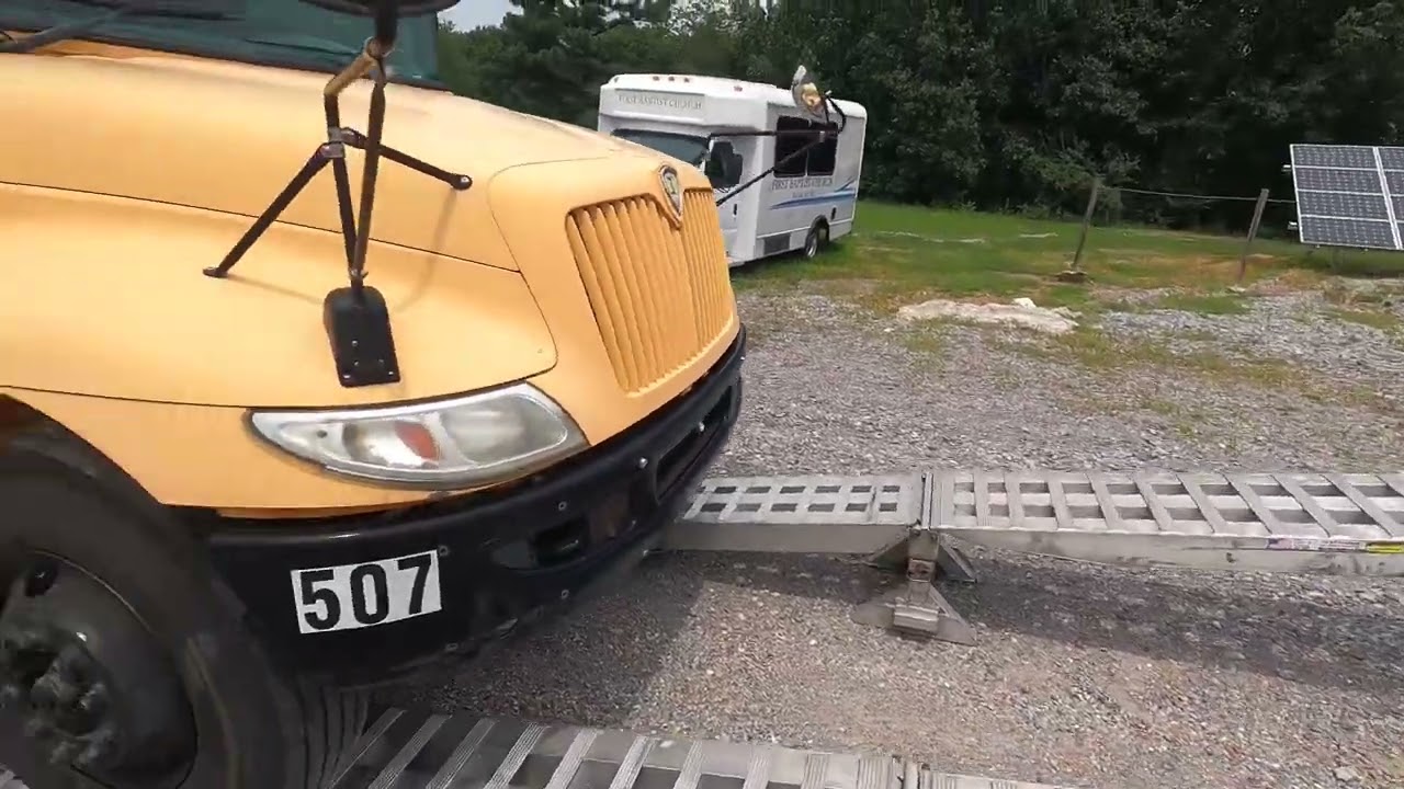 Step deck rookie bus loading#trucking