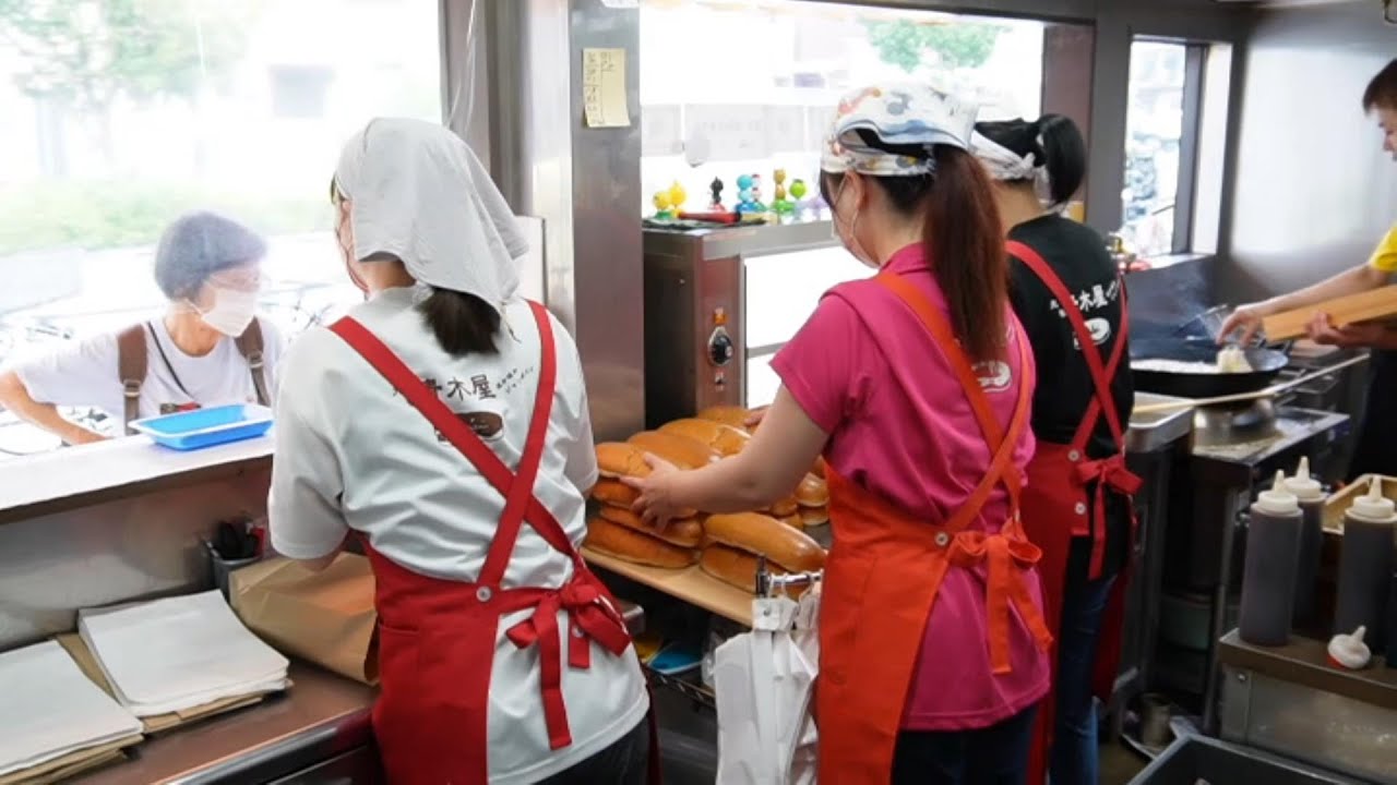 最強メンチカツサンドなんと24㎝超え！一日1000本売るパン屋さん！手切り玉ねぎからほぼ手作り！！　 tokyostreetfood japan food