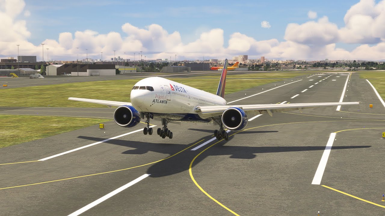 Insane Landing! Pilot Saves the Day! Boeing  777 Delta AIrlines lnading AT Sydney Airport