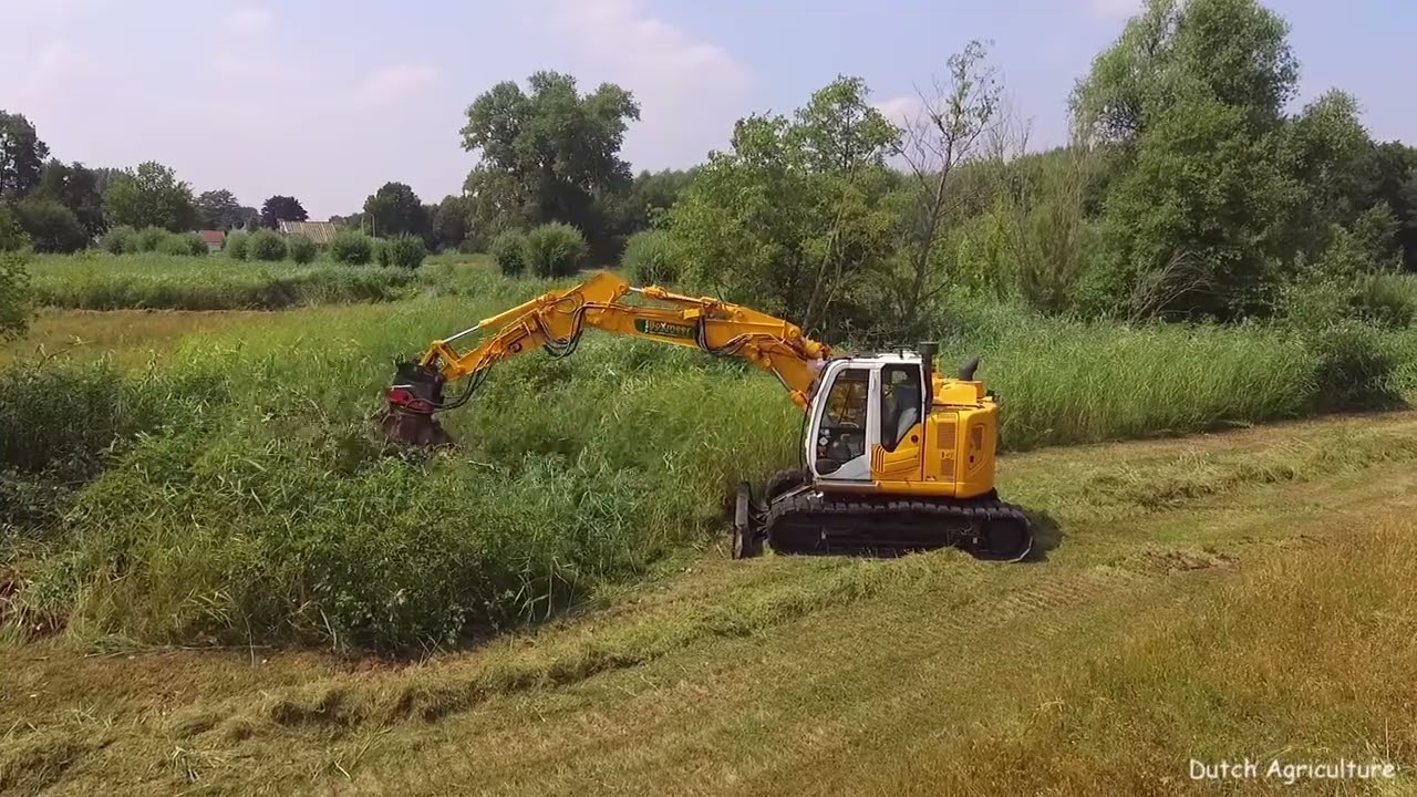 van Boxmeer Helmond - Mowing wetland /Wetland maaien
