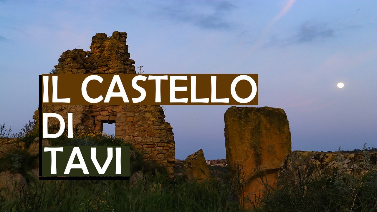 Leonforte, la Granfonte e il Castello di Tavi al tramonto