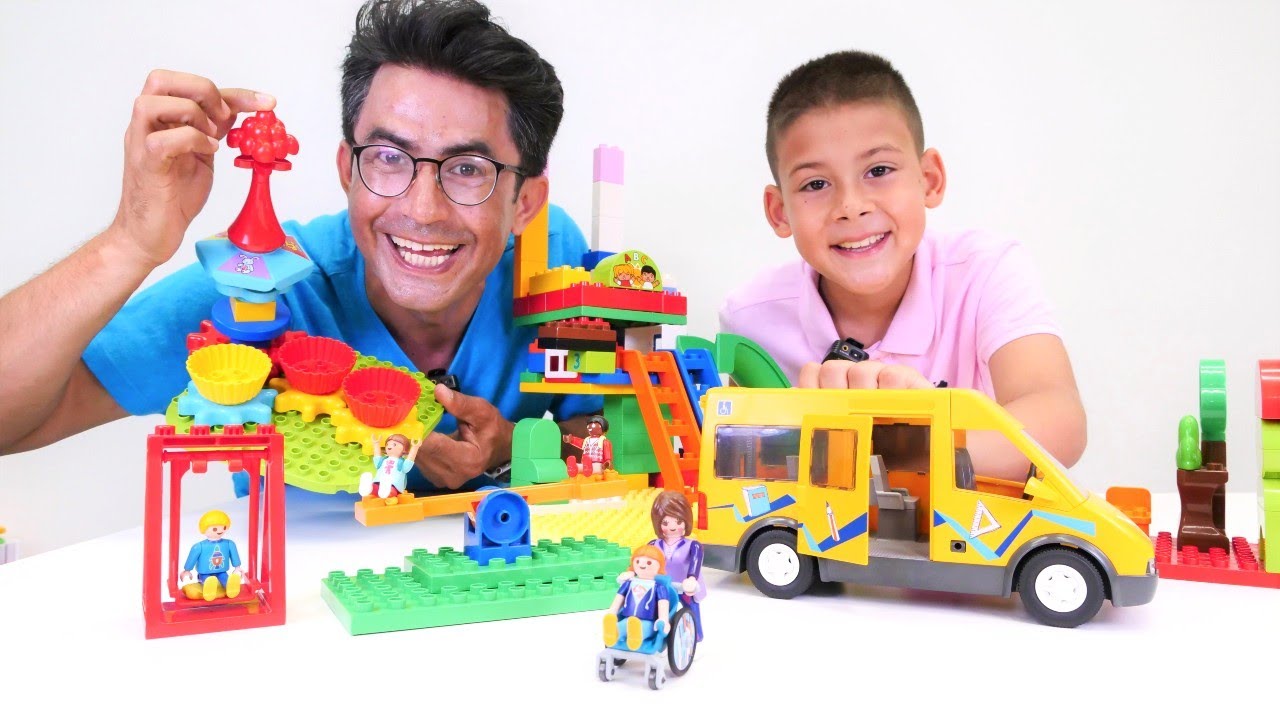 Yeni LEGO oyunu! Playmobil oyun parkı kuruyoruz! Çocuklar için eğlenceli video