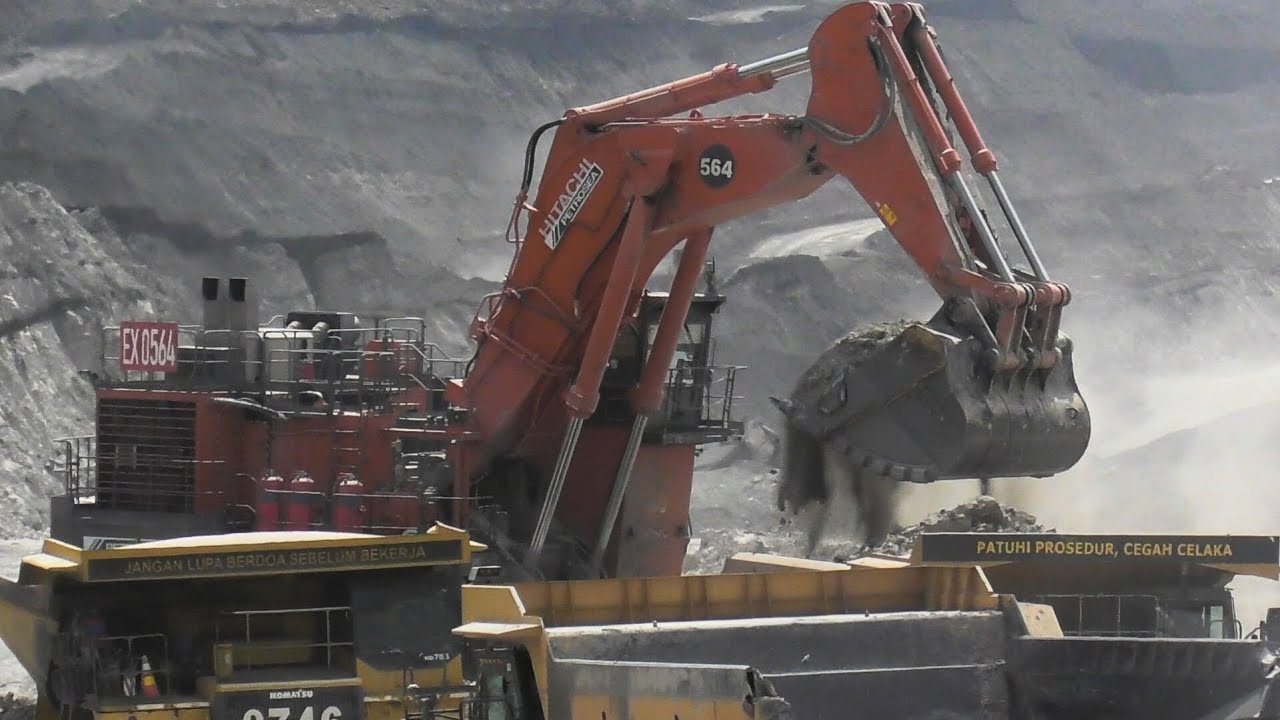 Hitachi EX2600 Loads Soil into Huge Mining Trucks Non-Stop - Coal Mining Operations