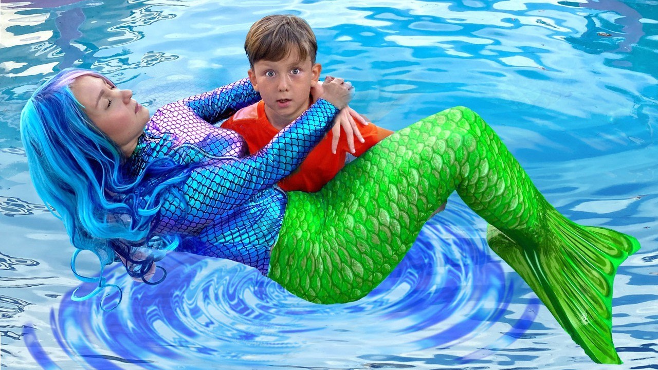 سوبر سينيا ينقذ ماما حورية البحر في المسبح! 🧜‍♀️💦 مغامرات ممتعة