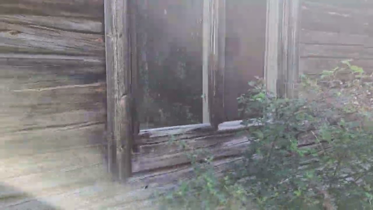 Vanha talo, asuttu 60-luvulla viimeksi.