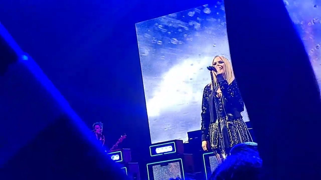 Avril Lavigne - 17. I'm With You (Live from Prague 26.4.2023)