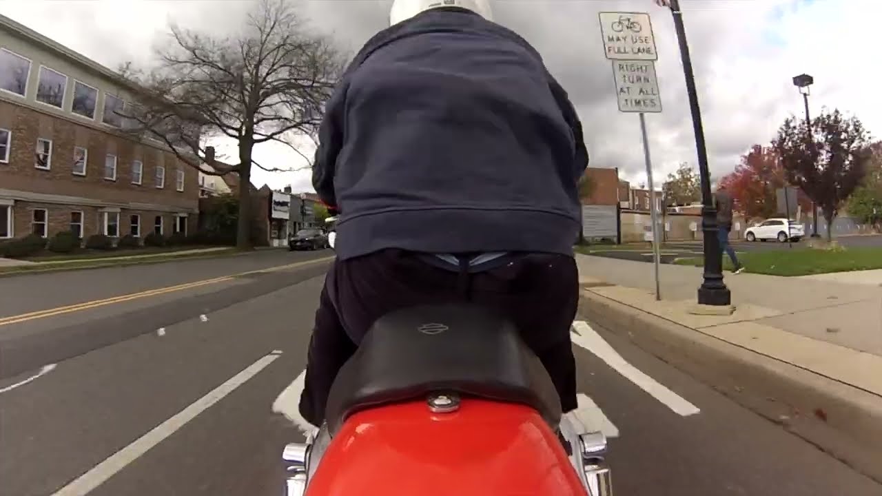 Harley Davidson Sportster 883R - Fall Ride
