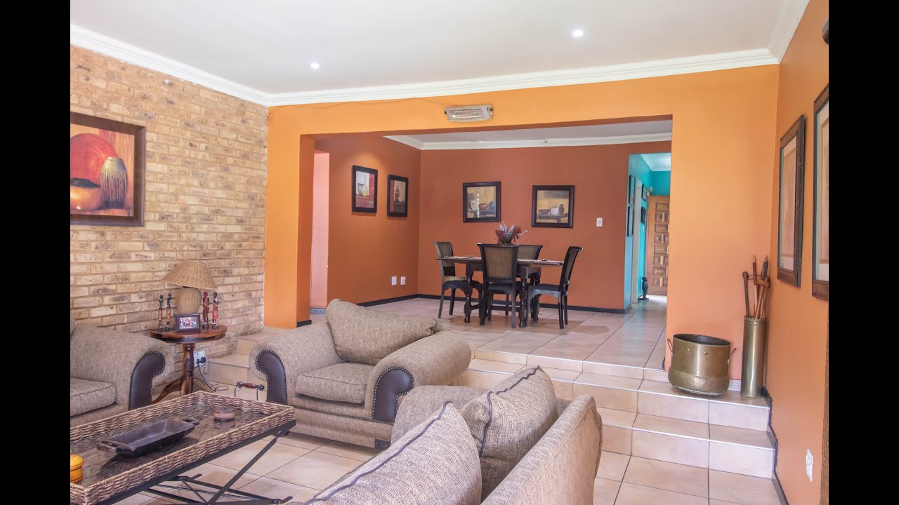 Entertainers dream - very neat 4 bedroom house in Birch Acres Kempton Park