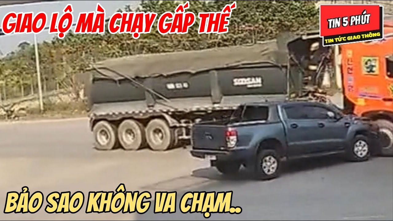 Giao lộ mà mấy cha chạy không xe nào chịu thua , chịu nhường bảo sao không va chạm...