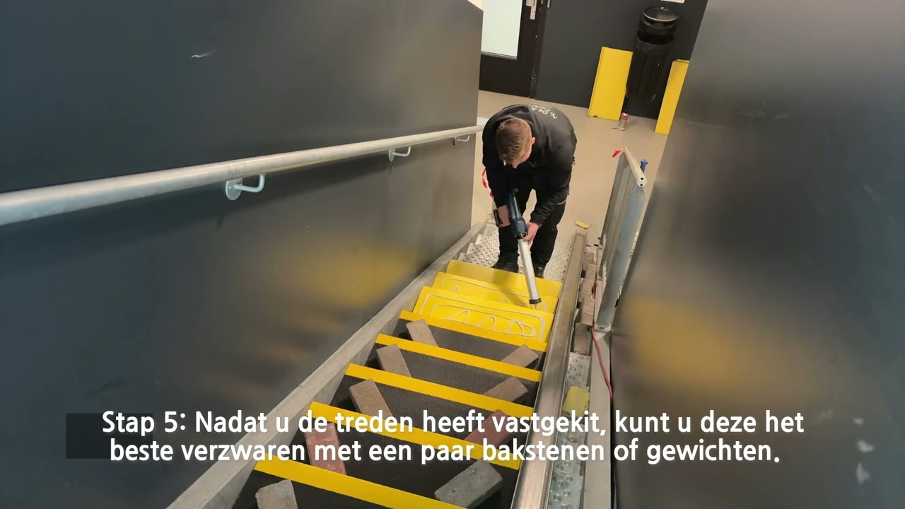 Gladde trap veilig gemaakt in studentenhuis Rotterdam | Antislip traptreden  van De Antislip Expert