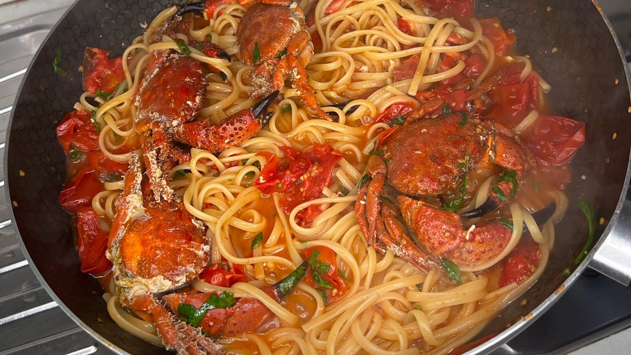 linguine con i granchi, cattura dei crostacei 😋🇮🇹#food #italianfoodlover #cooking #italianrecipes