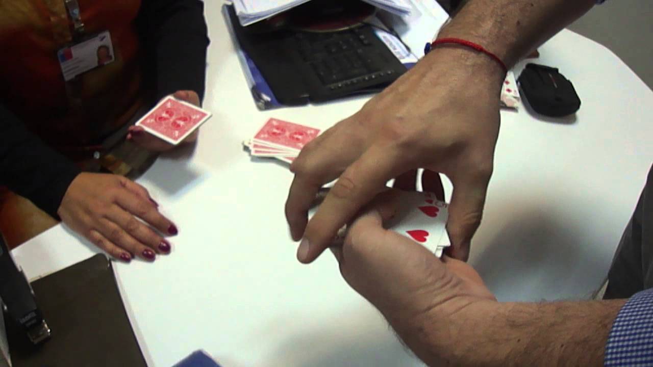 Agua y Aceite en la mano del espectador y algo más / Truco de Cartas