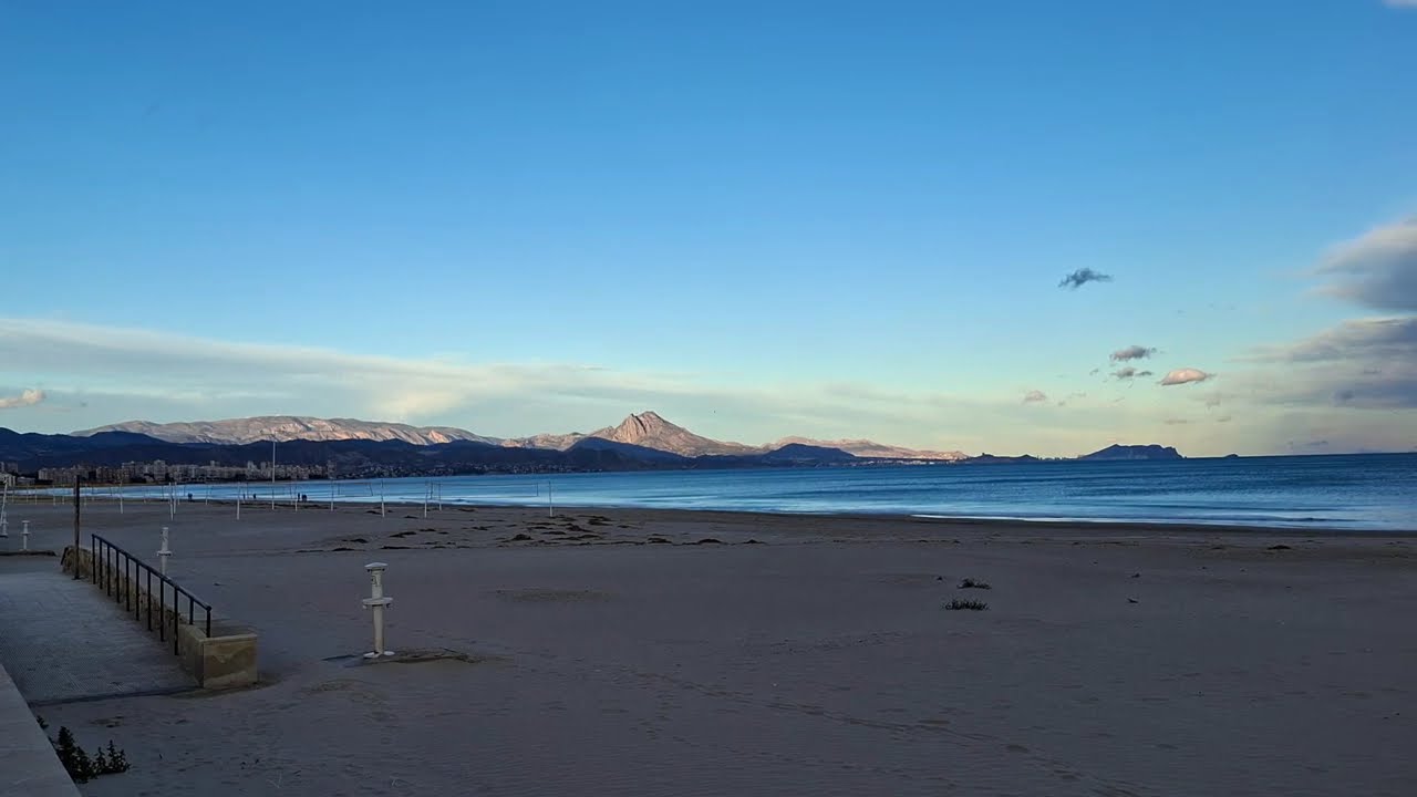 13-2-2026 El Campello Beach different days 25-26 Kobus&Toos 