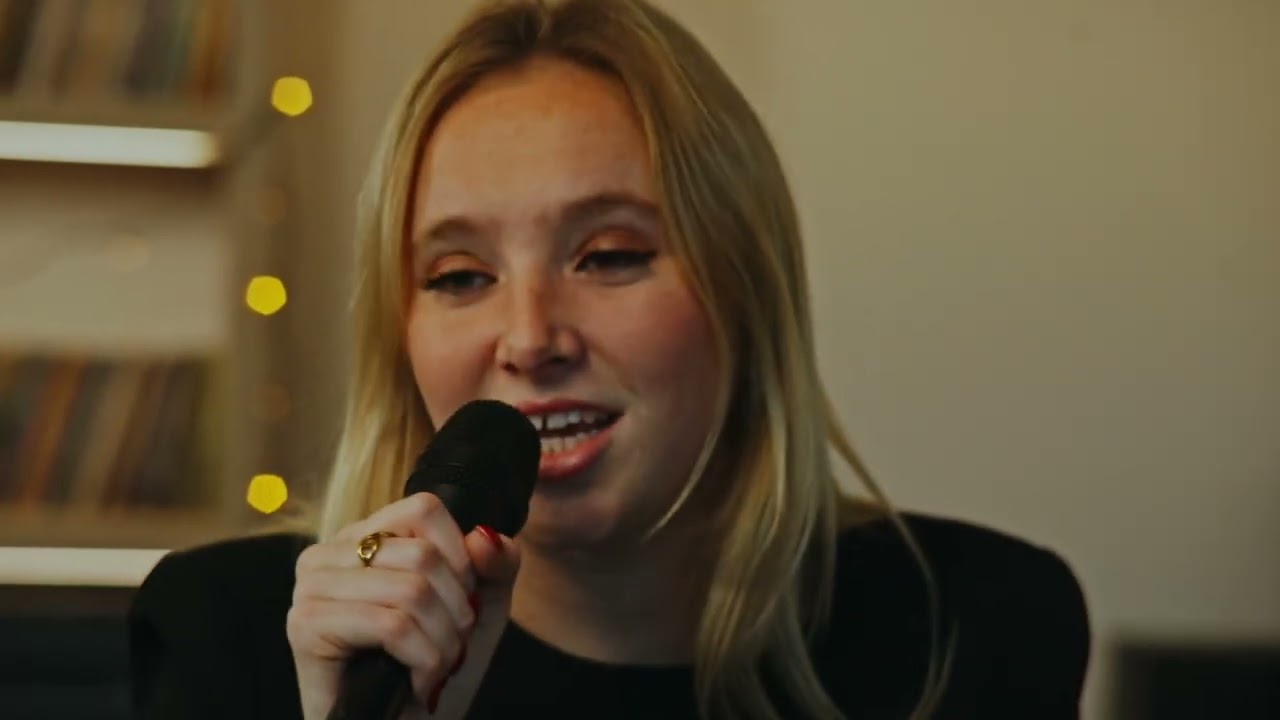 Millie Hopes - Love me (piano voix)