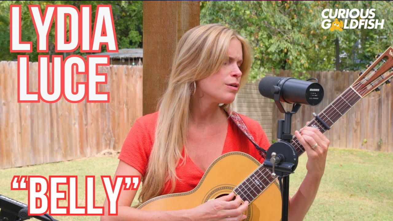 Lydia Luce Performs 
