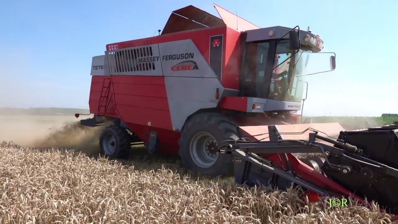Maaidorsen, Massey Ferguson CereA 7278 met een 7.50 m maaibord Jurgen de Bekker Laura van der Meer.