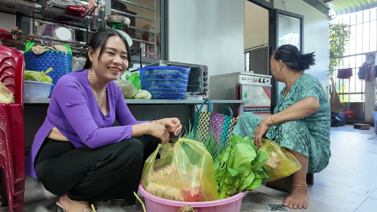 Má 3 về  giúp Mẹ nấu đám giỗ [Nam Việt]