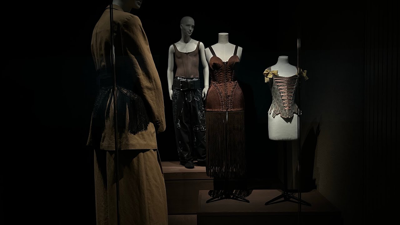 Antwerp Vlog - Martin Margiela First Art Installation, Momu Masquerade Exhibition, Archive Shopping