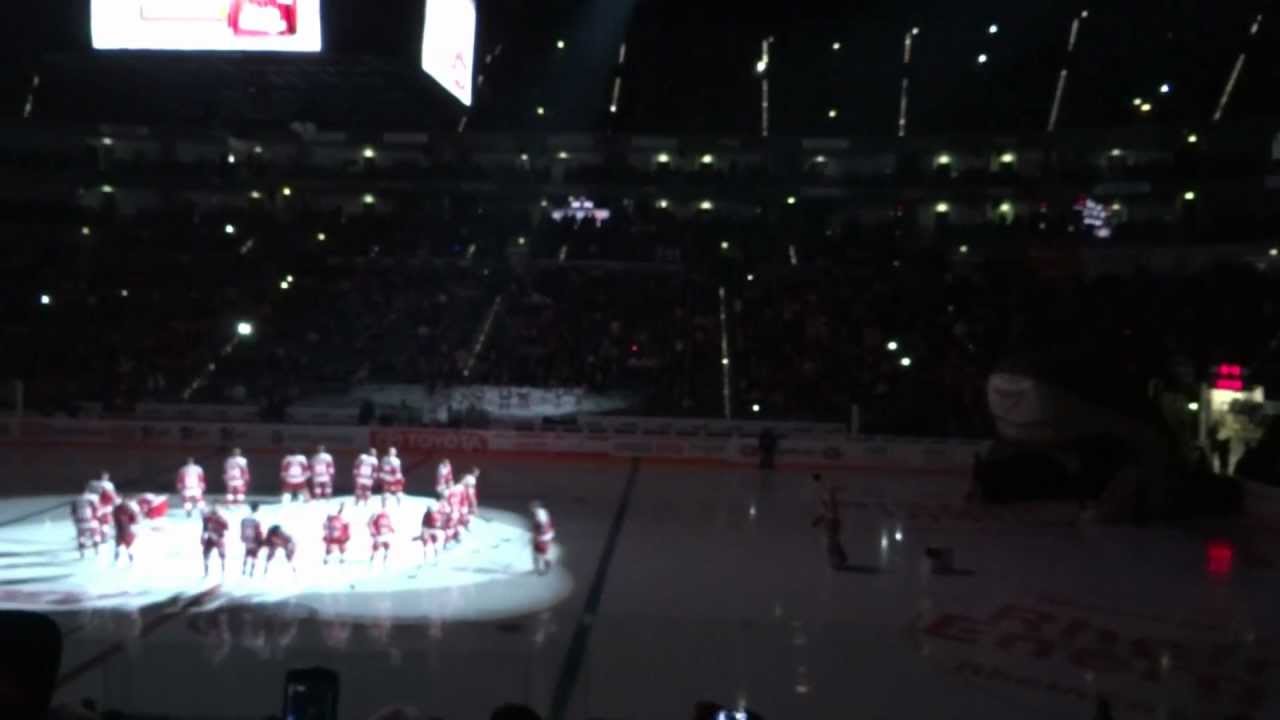Kölner Haie - Krefeld Pinguine (28.12.12) Einlauf & Vorstellung der Spieler des KEC