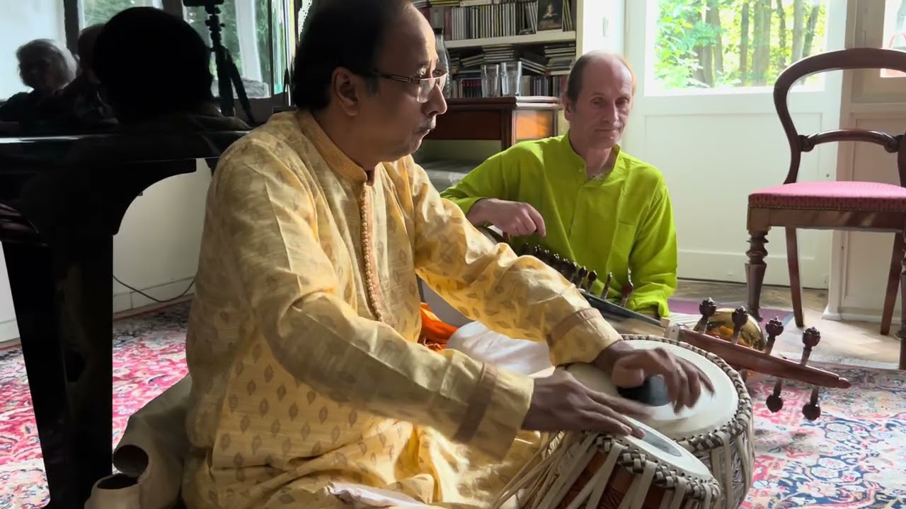 Pandit Saibal Chatterjee explaining indian Taal and playing composition with Lehra melody on piano