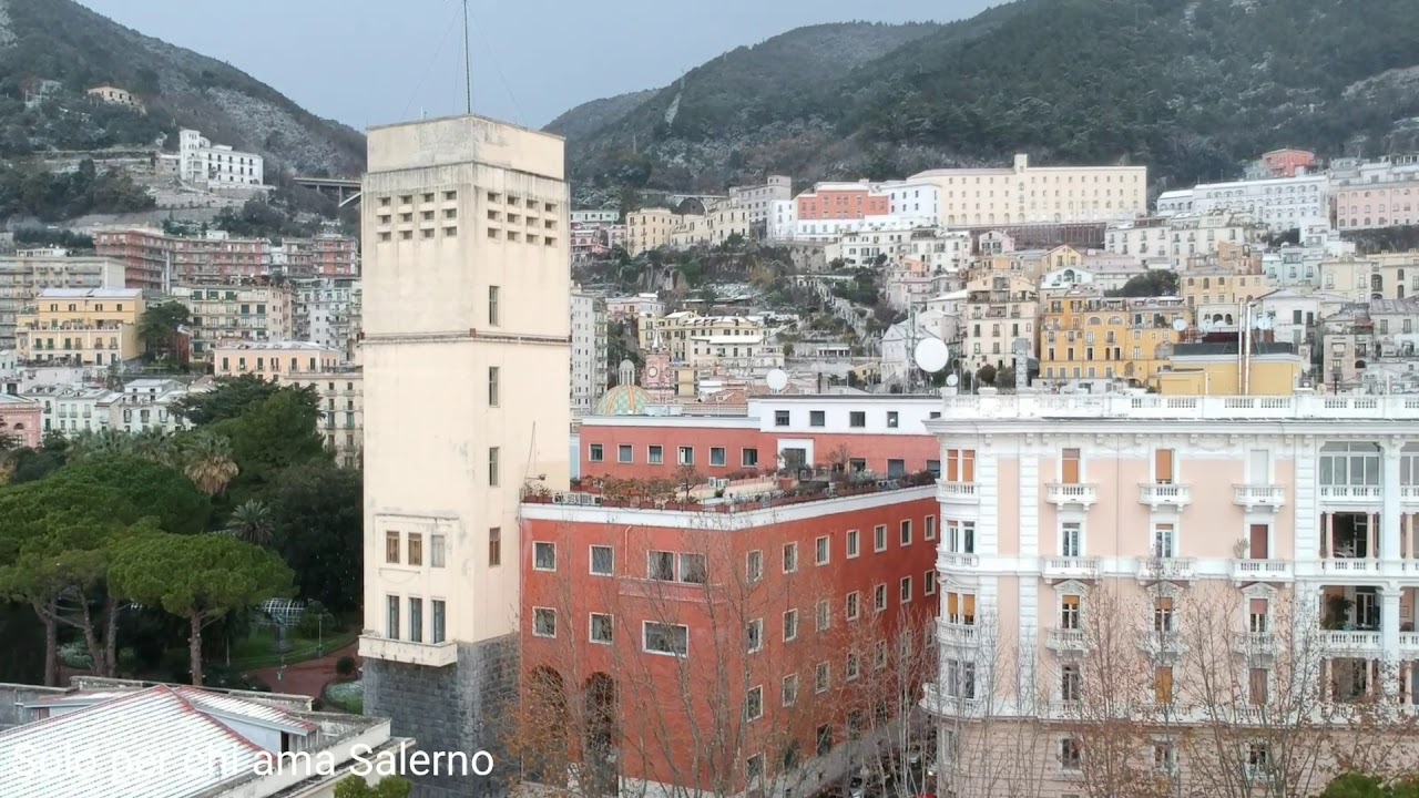 SALERNO, L'ALBA CON I FIOCCHI DI NEVE