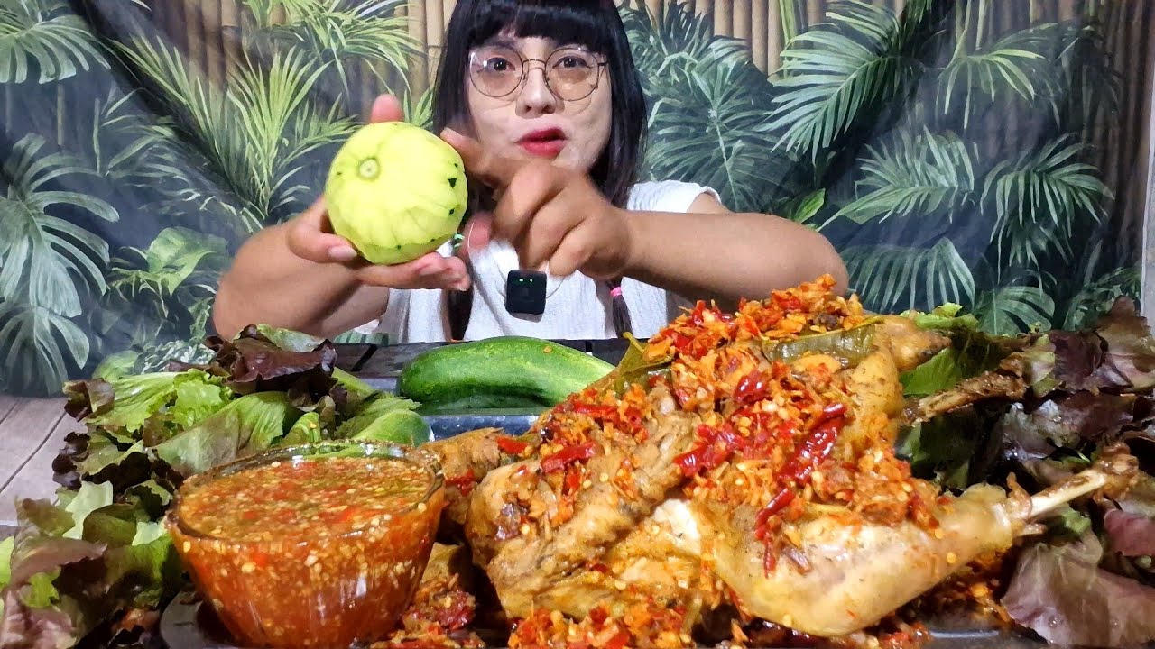 นึ่งไก่บ้านสมุนไพรแกับน้ำจิ้มรสแซบ ผักทองดิบสลัด