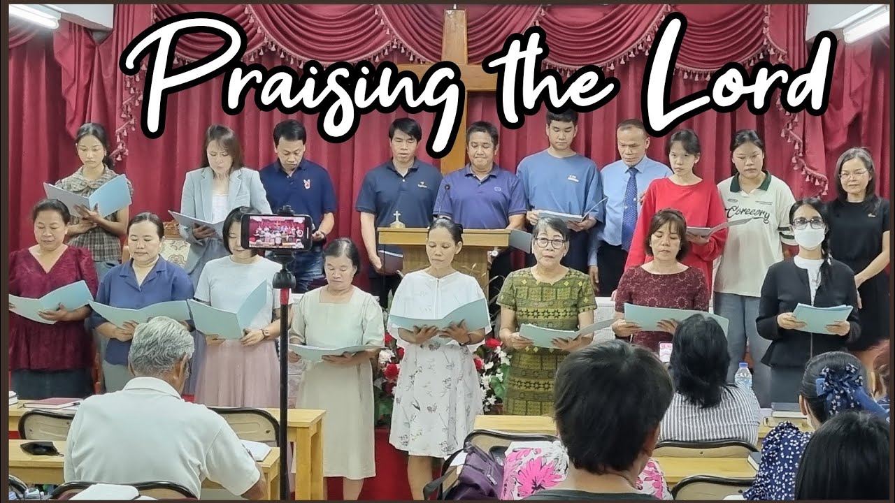 Praising the Lord | Christians in Thailand (Parasami Church of God, Minburi). 