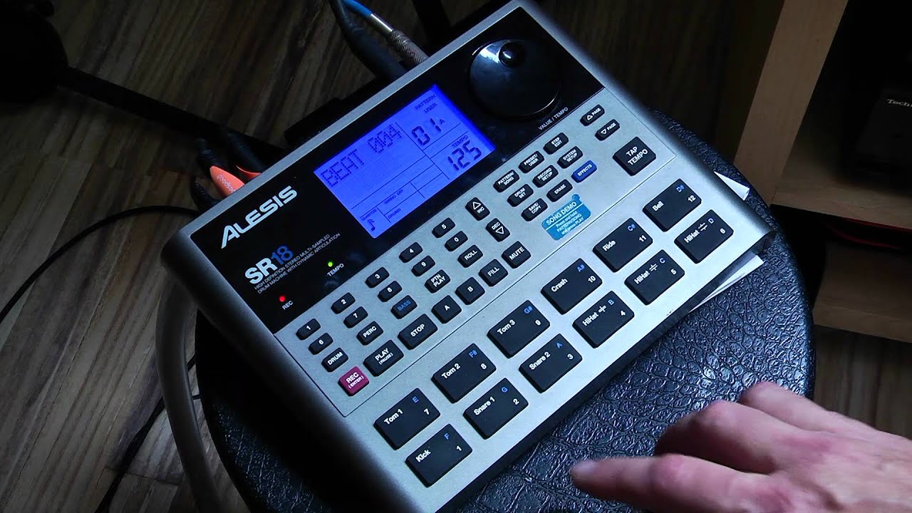 Drum Machines Alesis SR-18 Beat