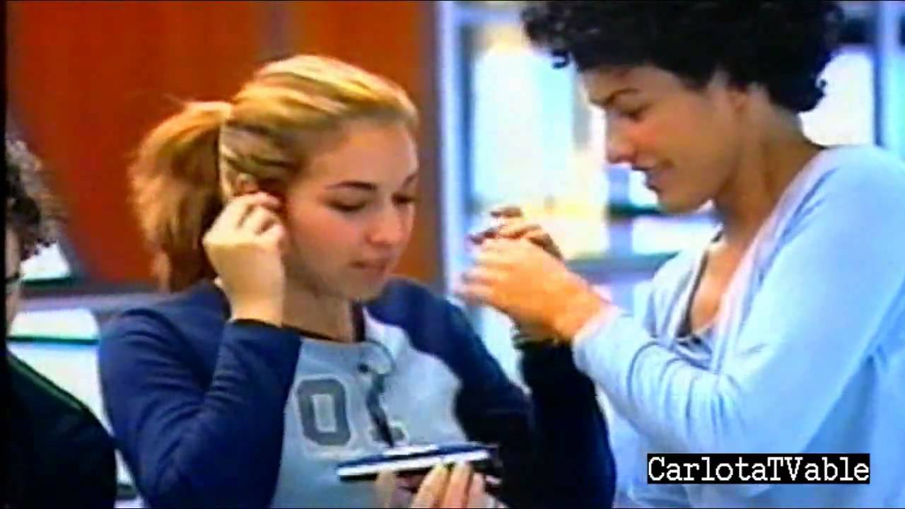 OT 1 Les regalan un móvil    HD