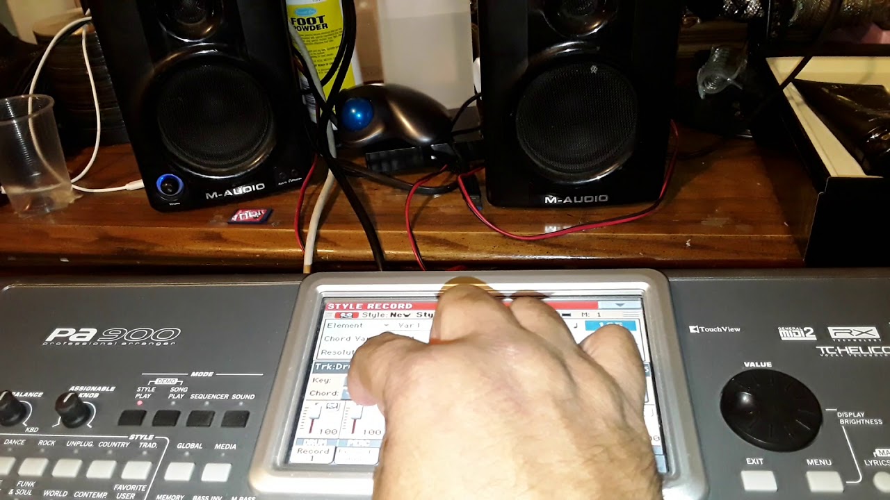COMO CREAR UN ESTILO O RITMO DE CUMBIA FACIL Y RAPIDO EN EL KORG PA,900 (01)