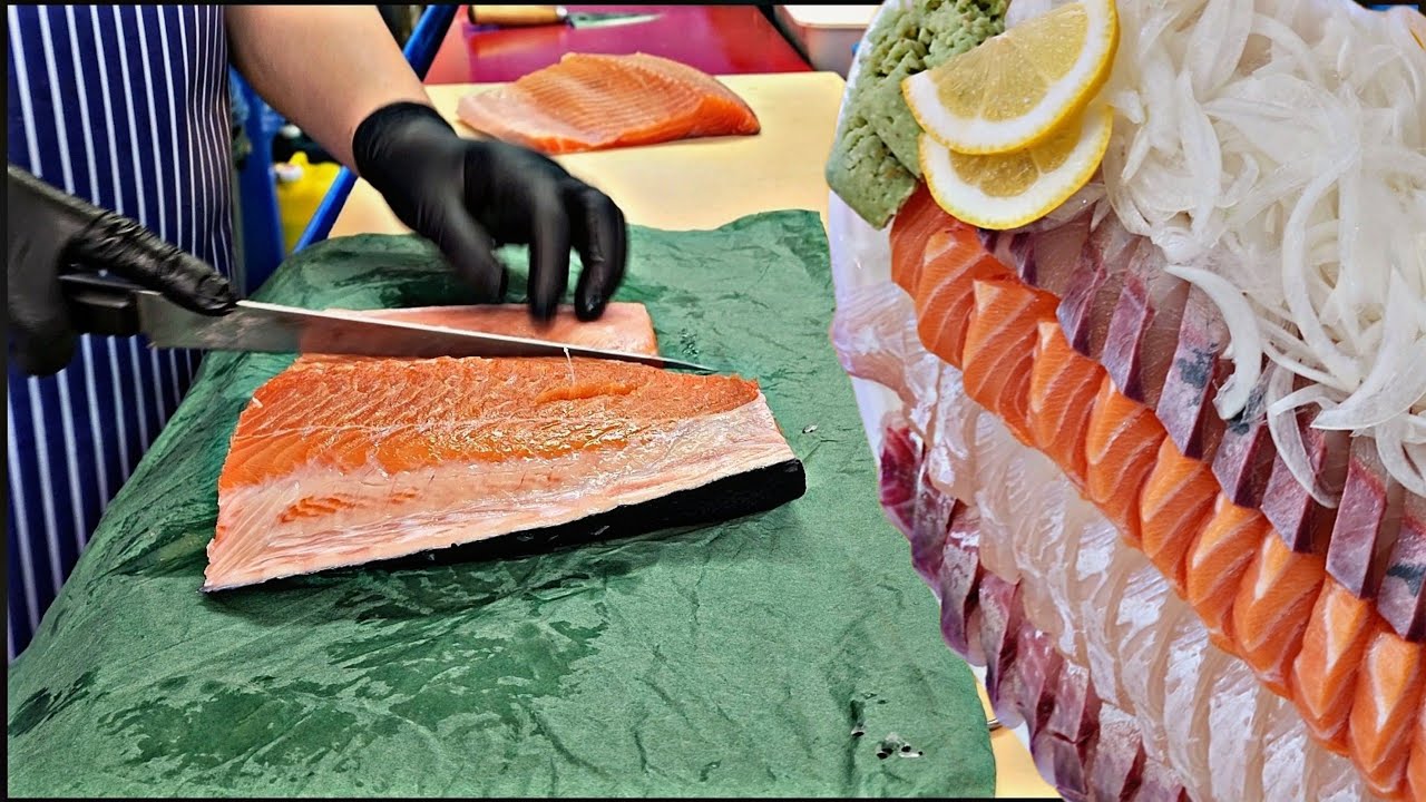 Сашими с вкусным лососем.  Разделка рыбы, чистка рыбы, живая рыба