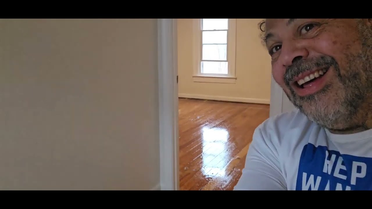 Сдача объекта в аренду, деревянные полы отреставрированы.