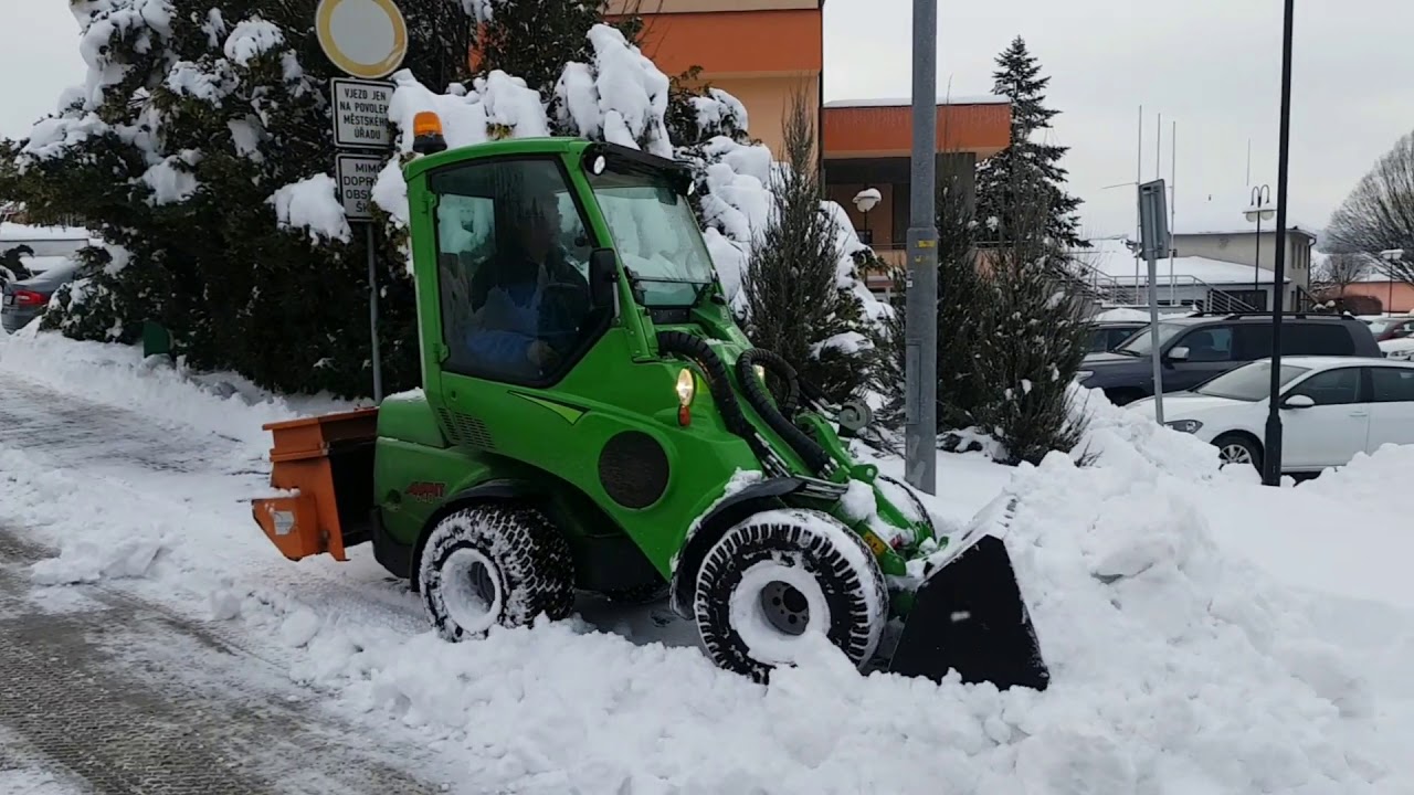 Odklízení sněhu s nakladačem Avant 640
