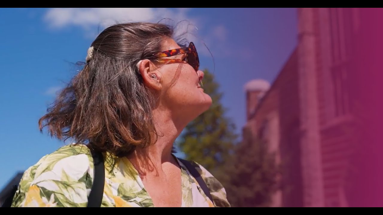 Anne-Marie: “Ik kan mijn leven niet voorstellen zonder de Oticon Intent”