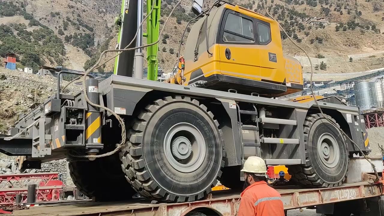#construction Equipment #Heavy machine #Zoomline #80t #Unloadinig new fantastic #Cancreat machine 🏗️
