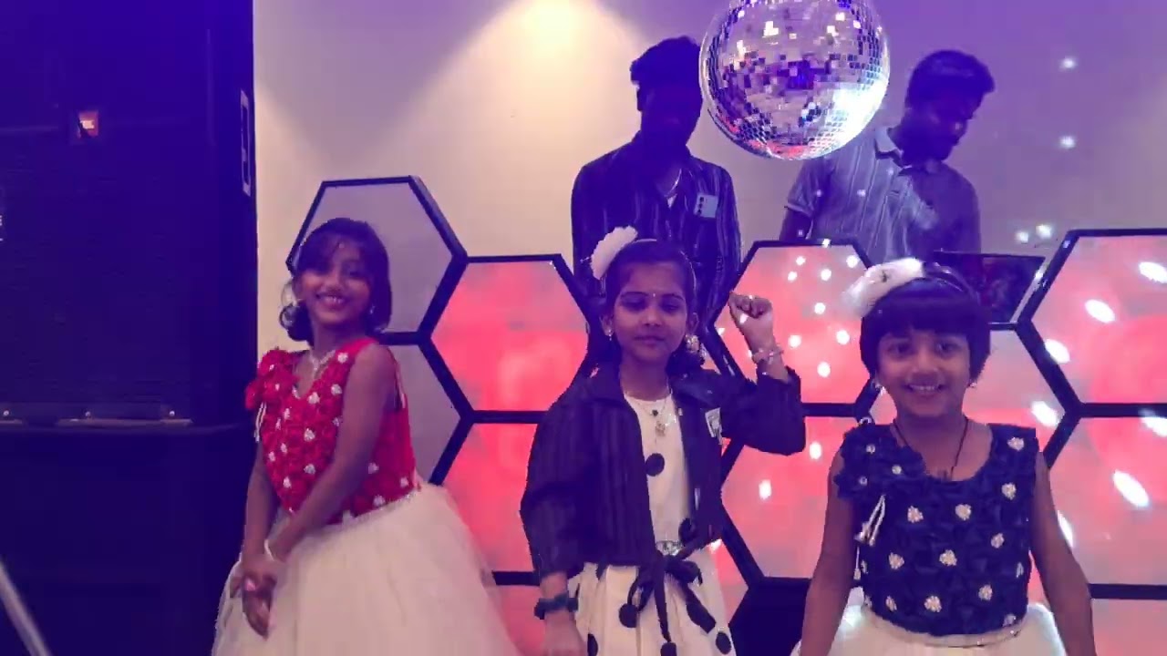 எந்த ஊர்க்காரியா இருப்பாலுக ?? இந்த குத்து குத்துறாளுவ