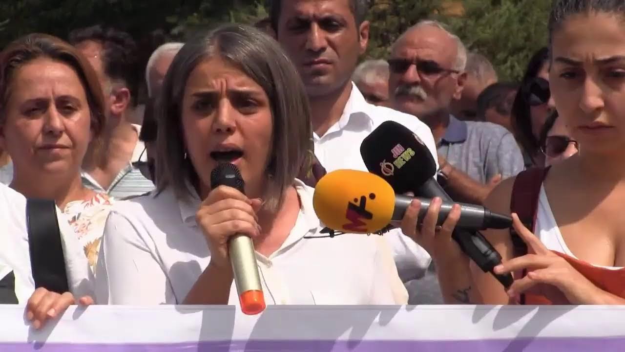 Kadın Meclisi S&ouml;zc&uuml;m&uuml;z Başaran, vekilimiz Semra G&uuml;zel&rsquo;in tutuklanmasına ilişkin Amed&rsquo;de konuştu
